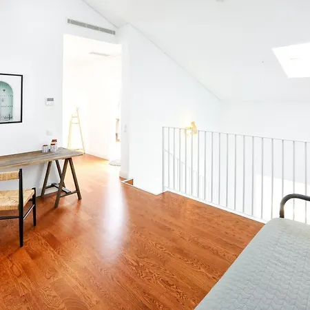 Young Spirit Apartment *